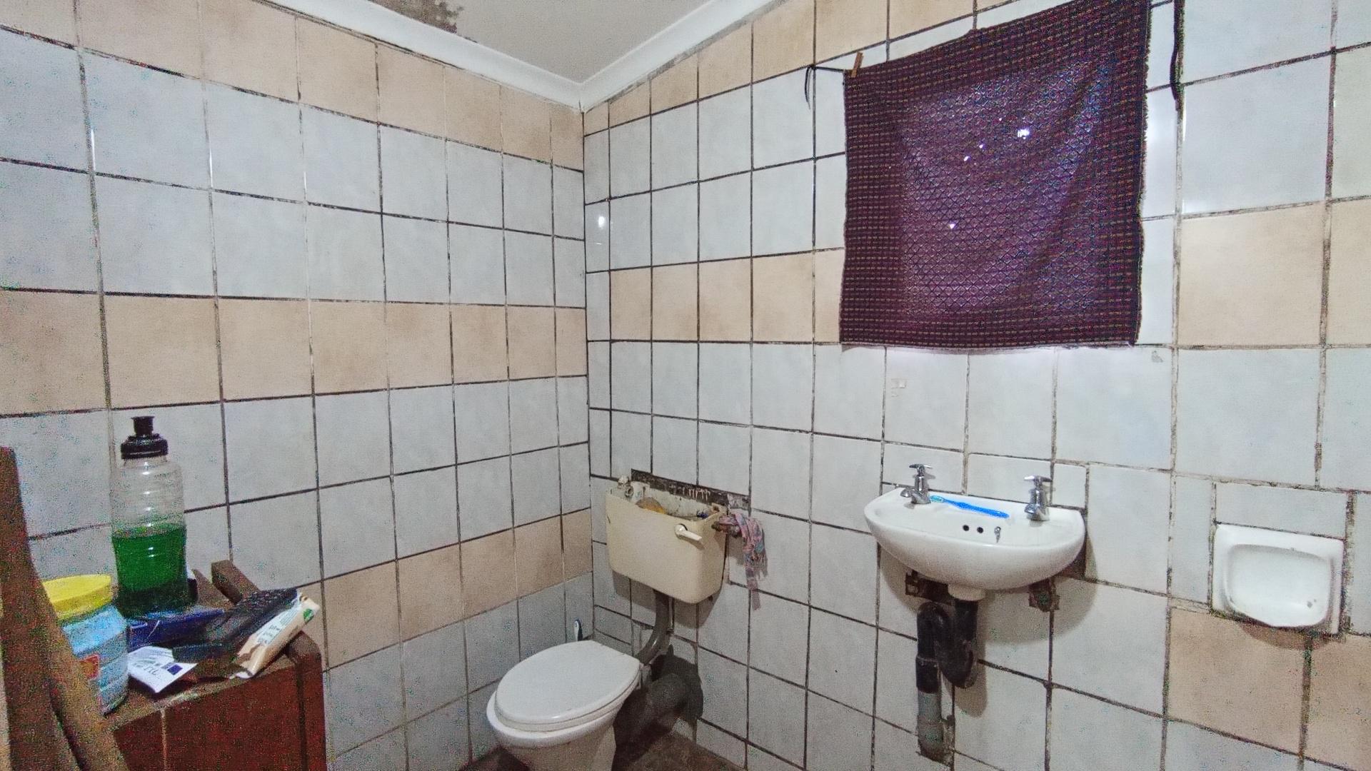Bathroom 1 - 11 square meters of property in Howick