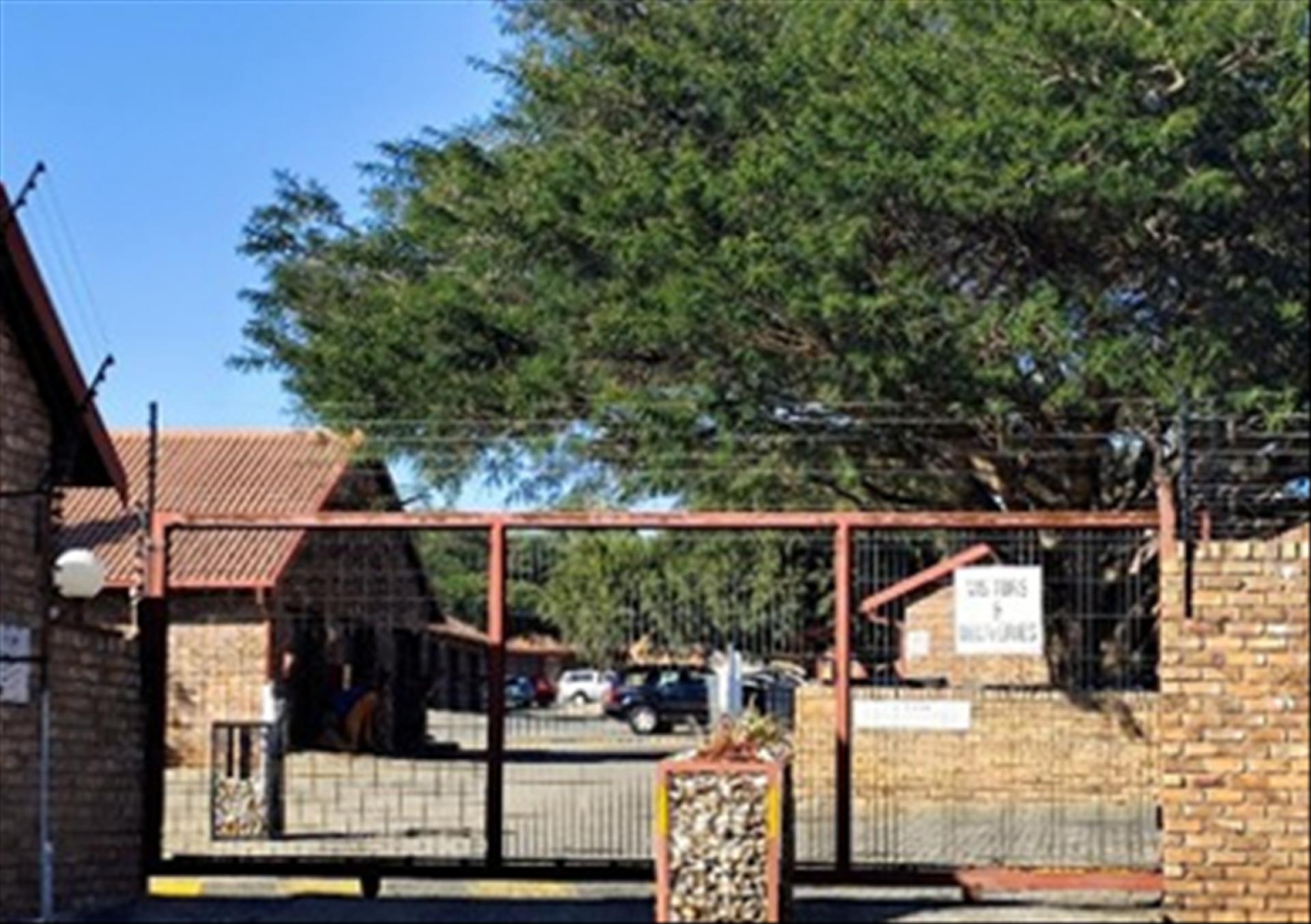Front View of property in Rooihuiskraal North