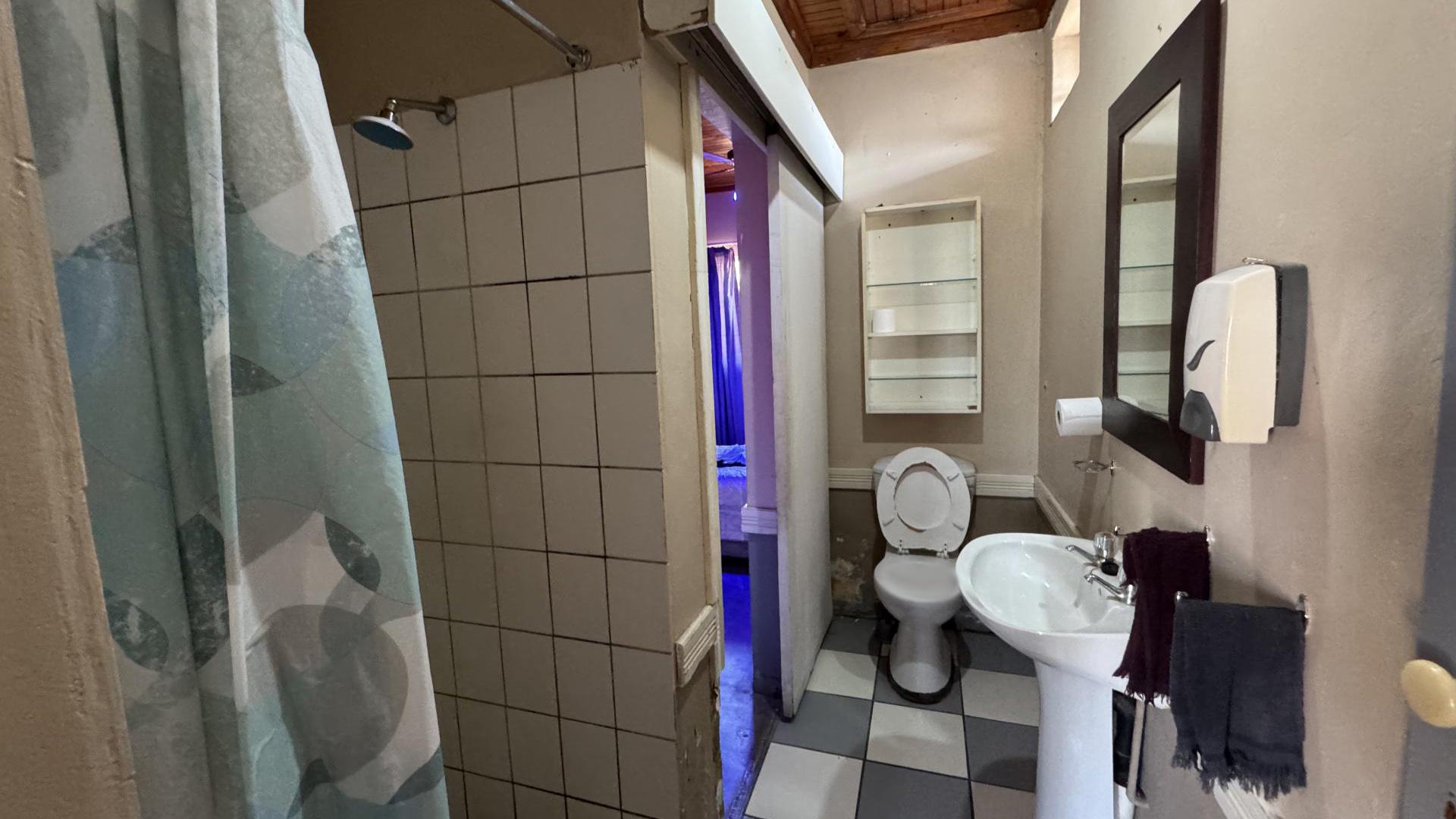 Bathroom 1 of property in Sonheuwel