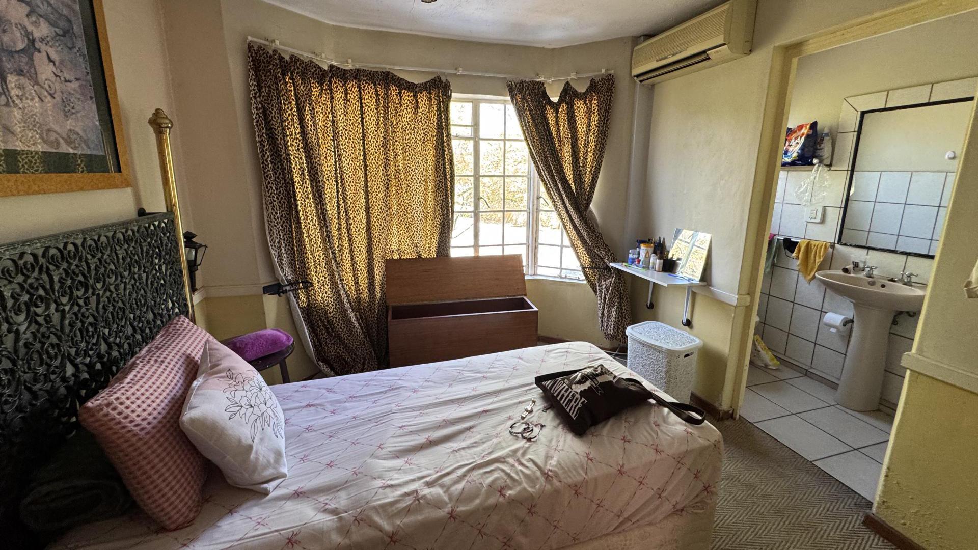 Bed Room 5+ of property in Sonheuwel
