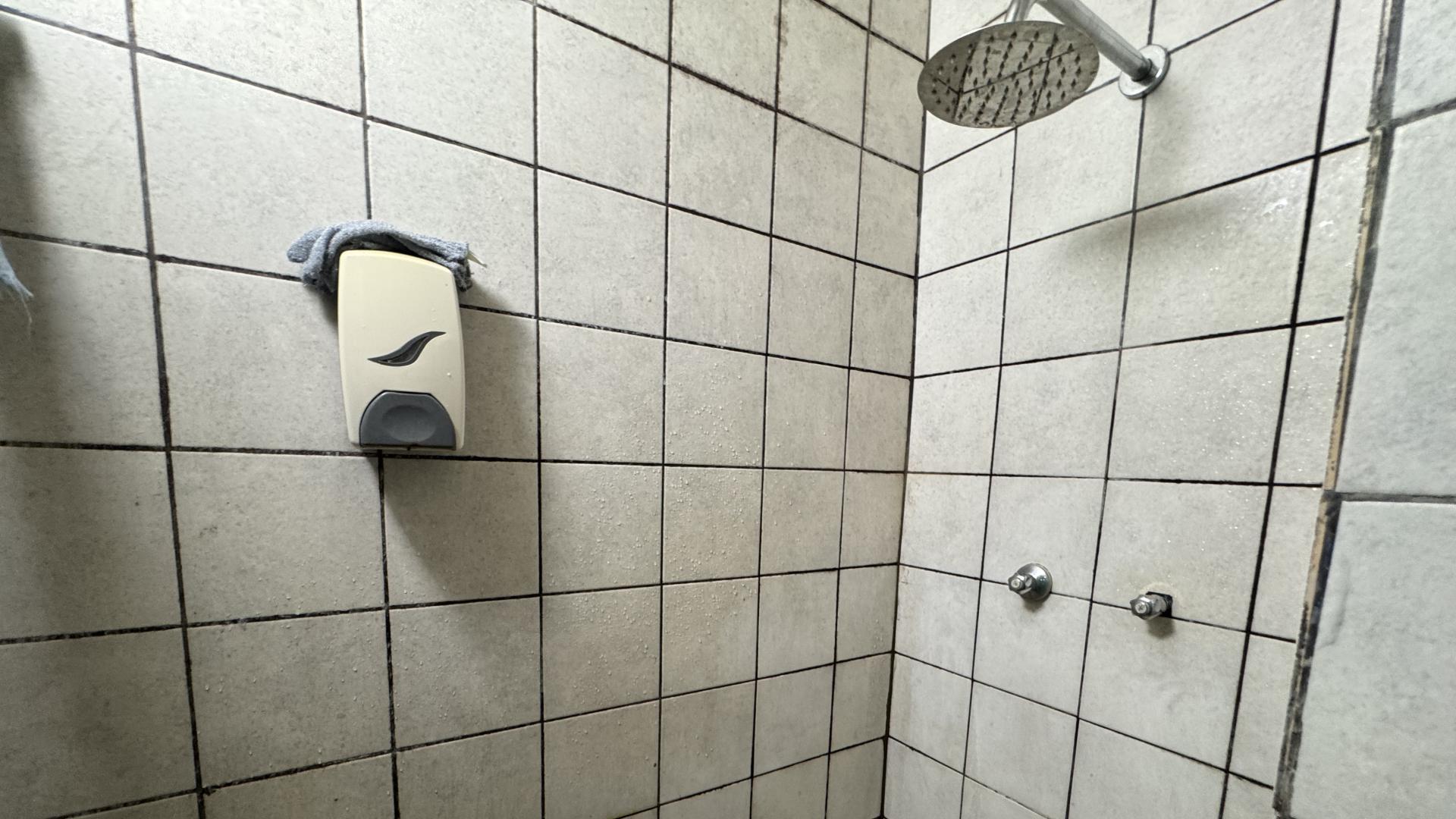 Bathroom 3+ of property in Sonheuwel