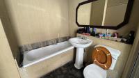 Bathroom 3+ of property in Sonheuwel