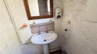 Bathroom 3+ of property in Sonheuwel