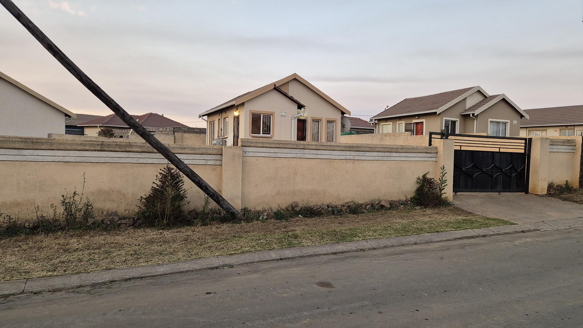 Front View of property in Klarinet