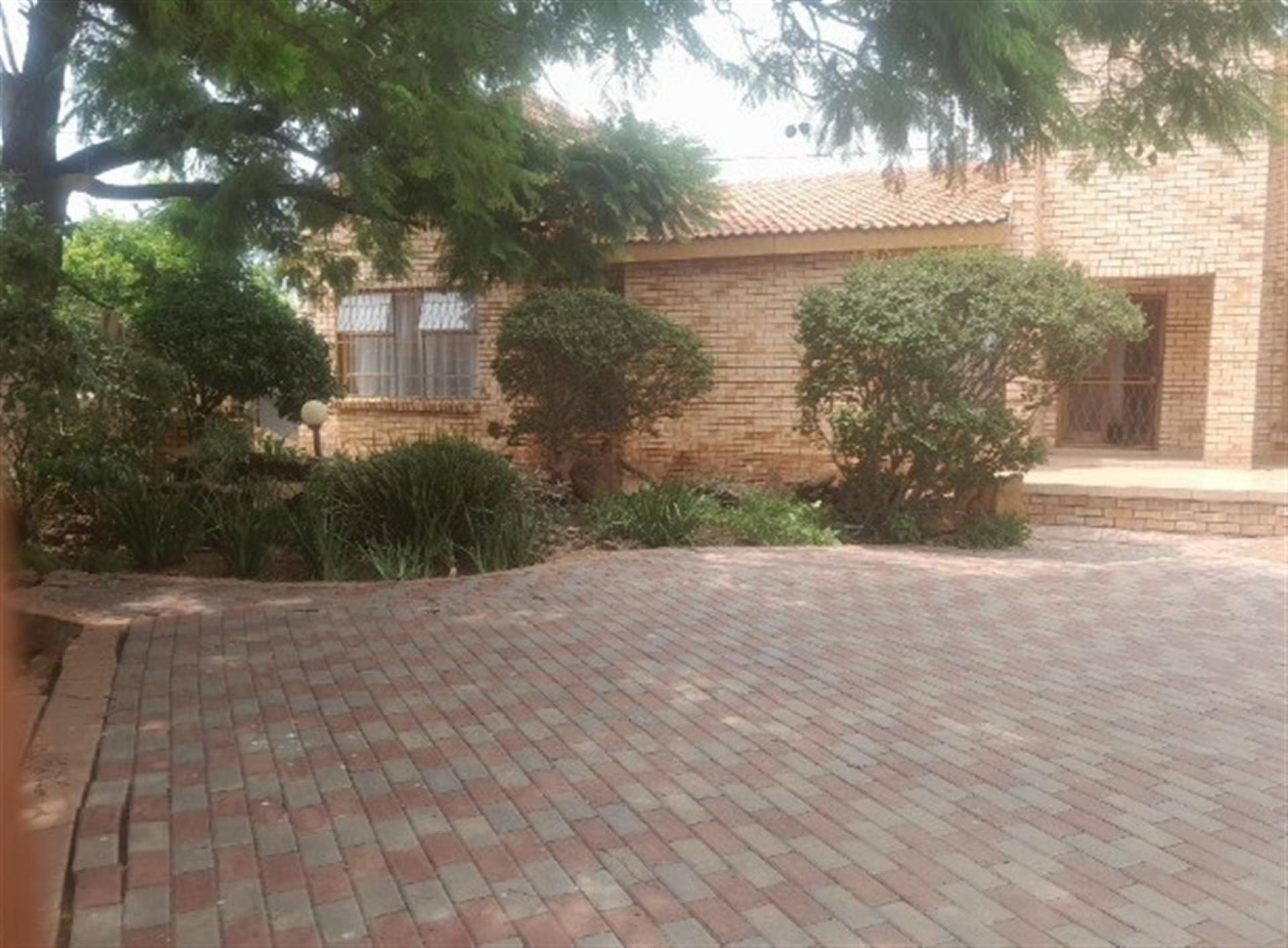 Front View of property in Lethlabile