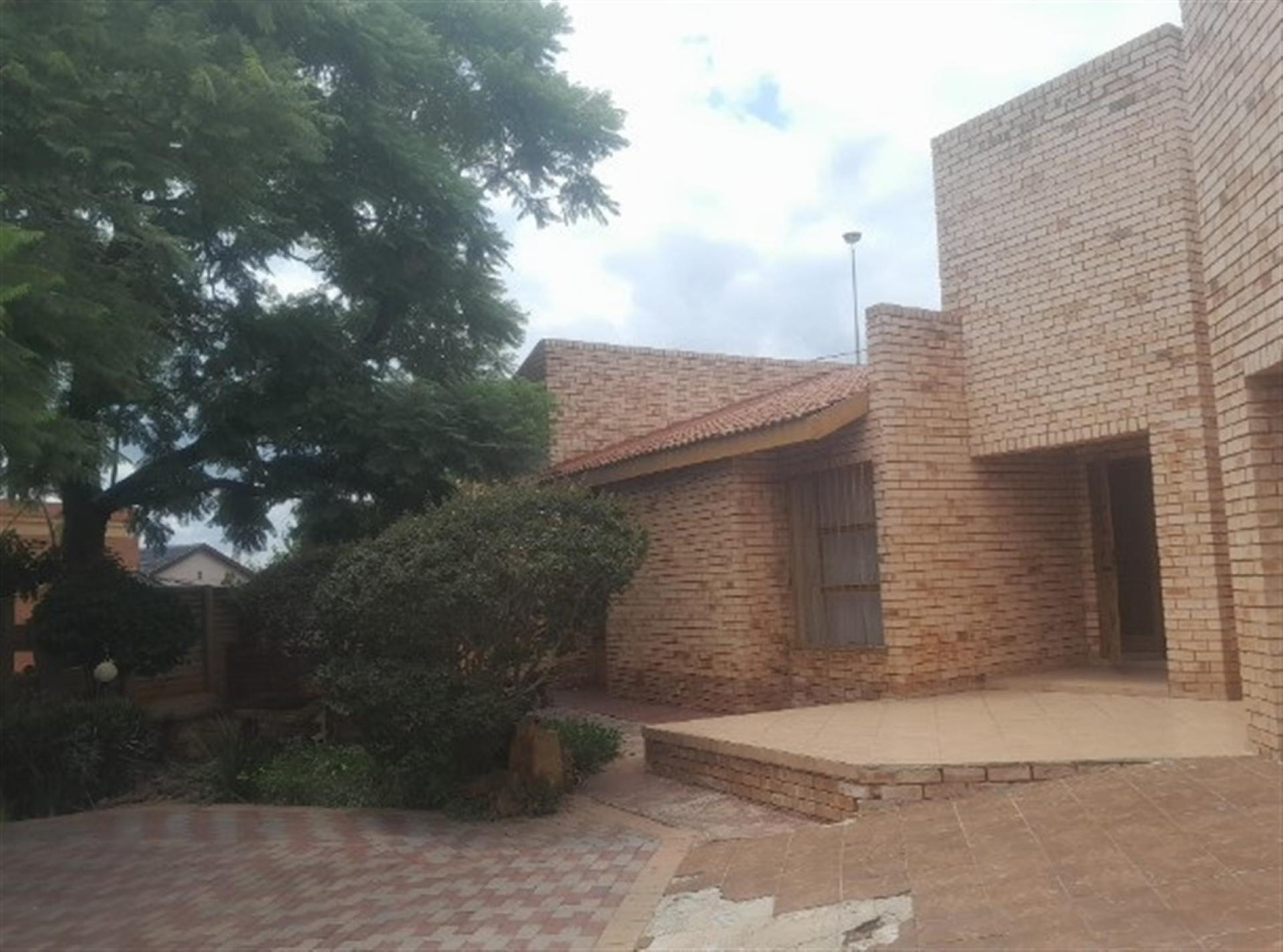 Front View of property in Lethlabile