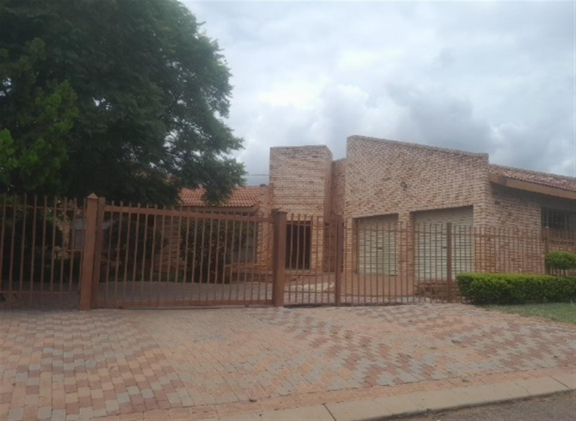 Front View of property in Lethlabile