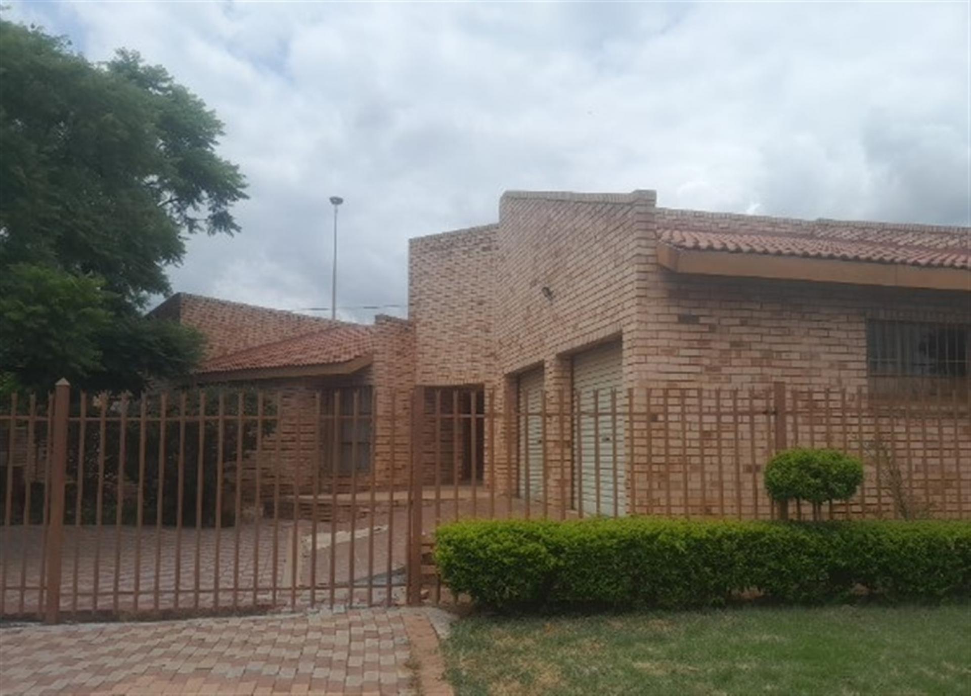 Front View of property in Lethlabile
