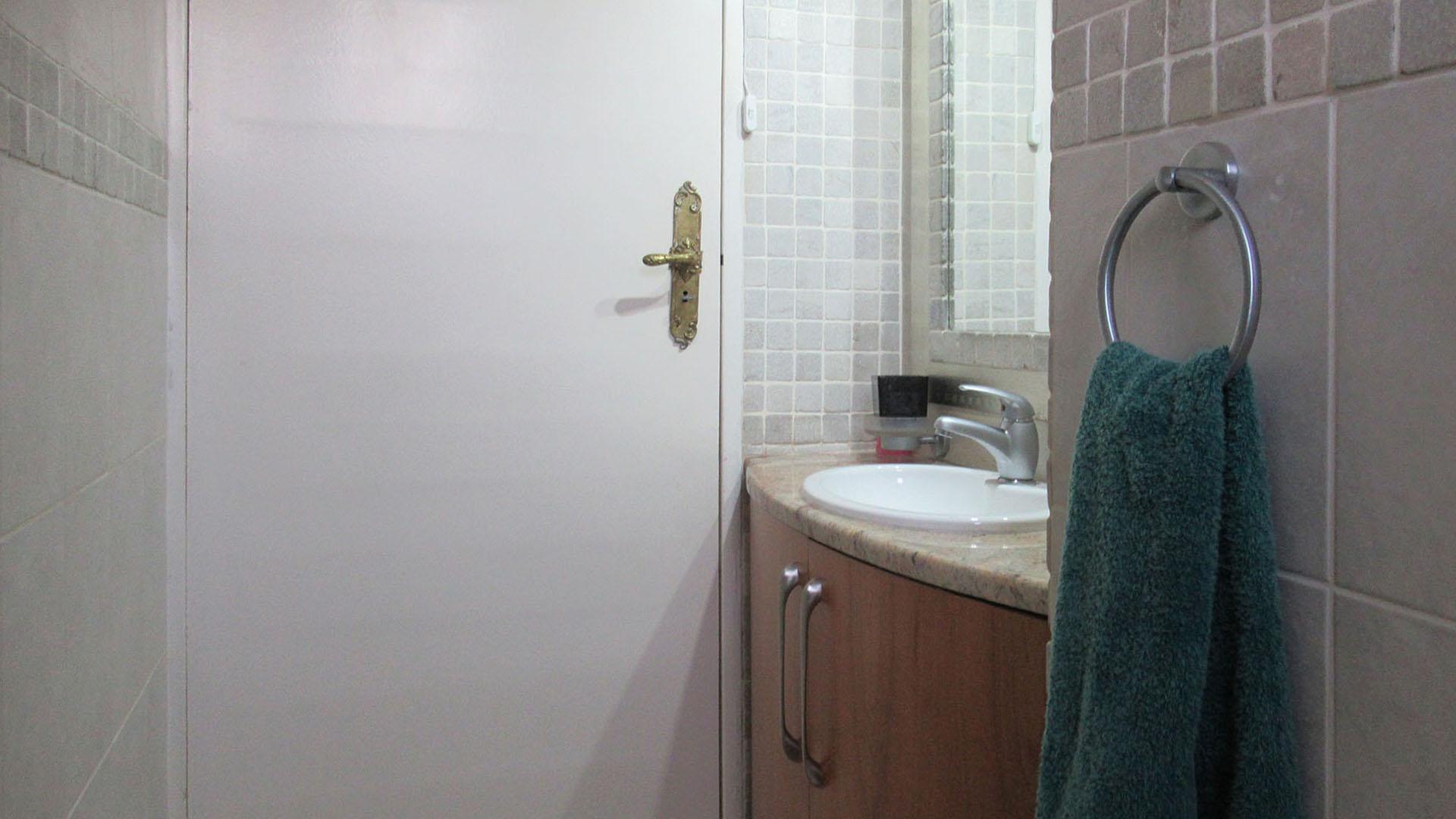 Bathroom 1 - 3 square meters of property in Cyrildene