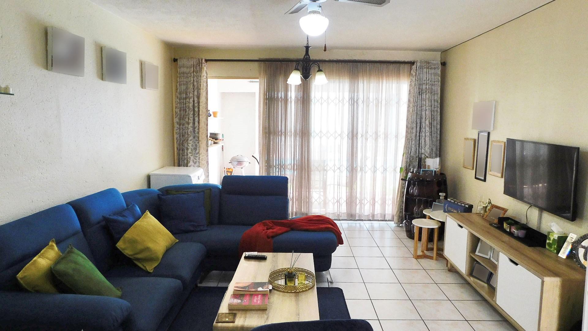 Lounges - 15 square meters of property in Musgrave