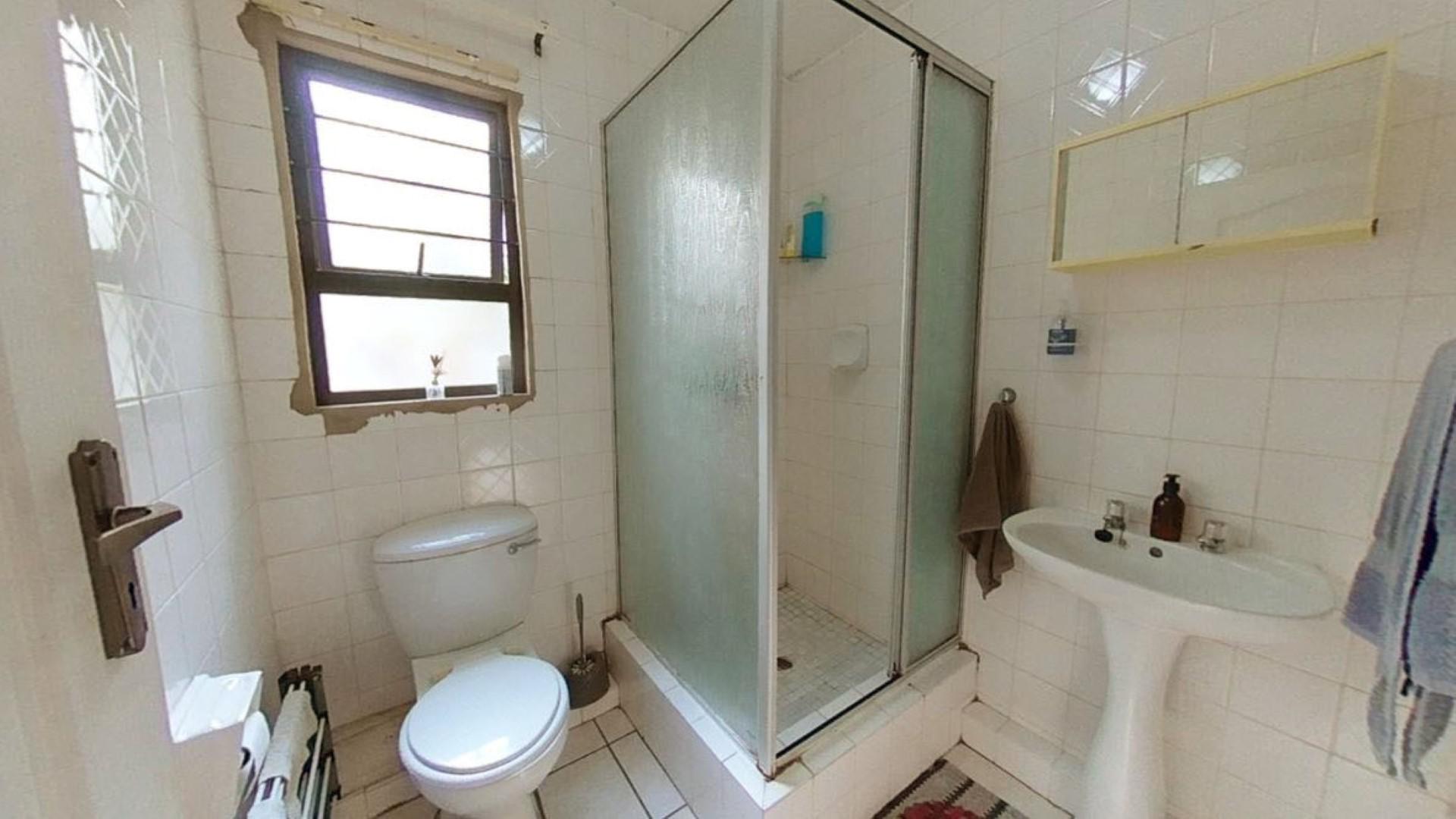 Bathroom 1 - 4 square meters of property in Musgrave