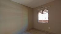 Bed Room 2 - 9 square meters of property in Heuweloord