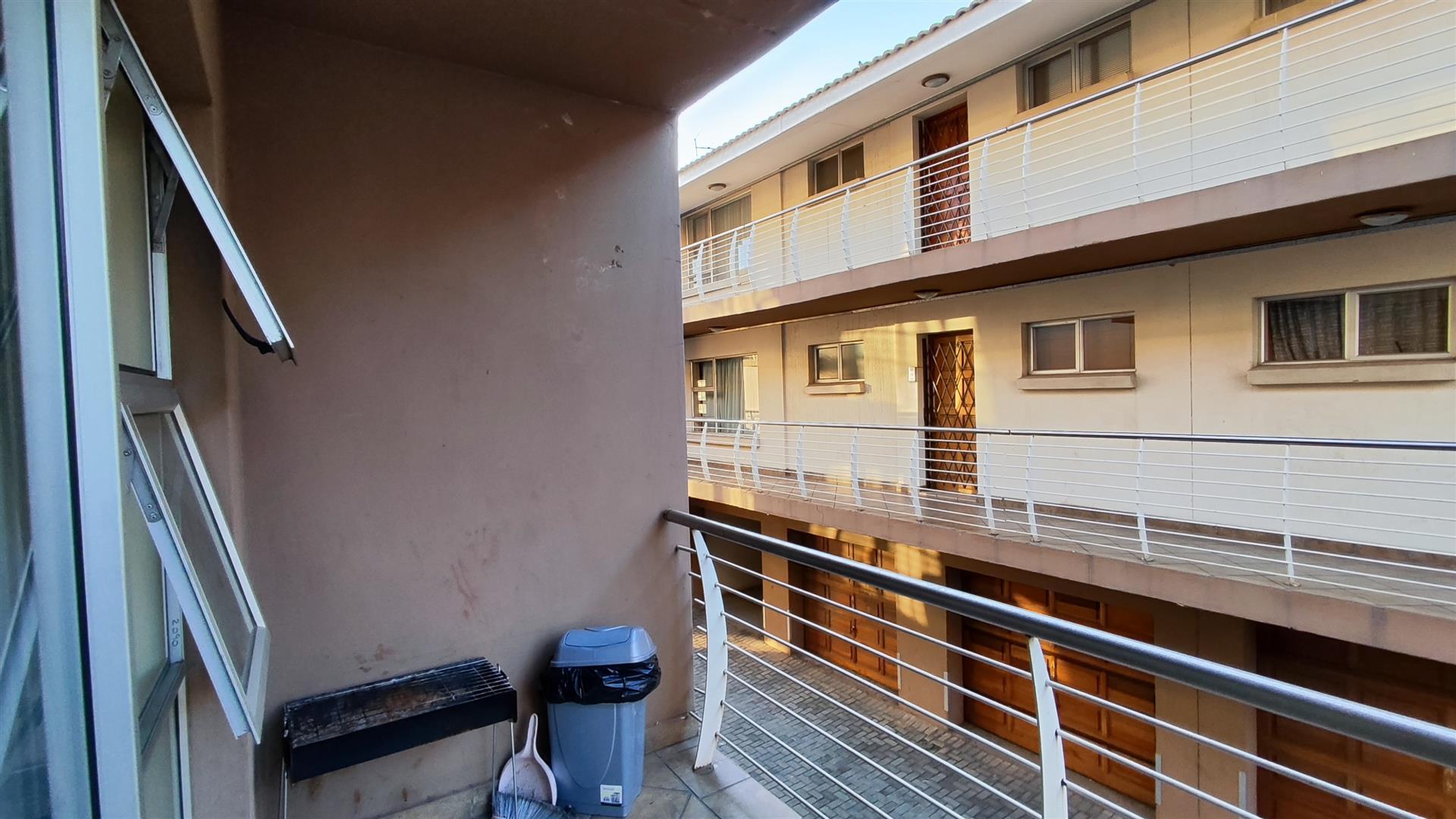 Balcony - 6 square meters of property in Vanderbijlpark