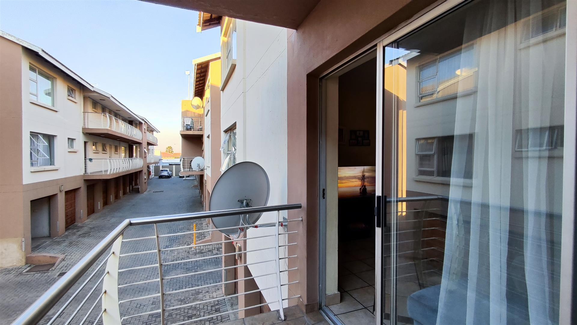 Balcony - 6 square meters of property in Vanderbijlpark