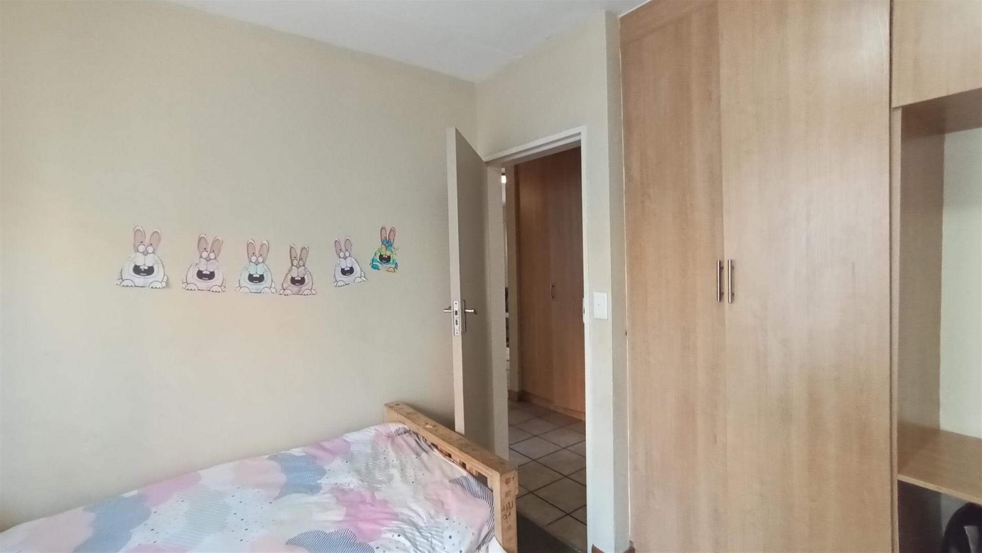 Bed Room 2 - 13 square meters of property in Vanderbijlpark