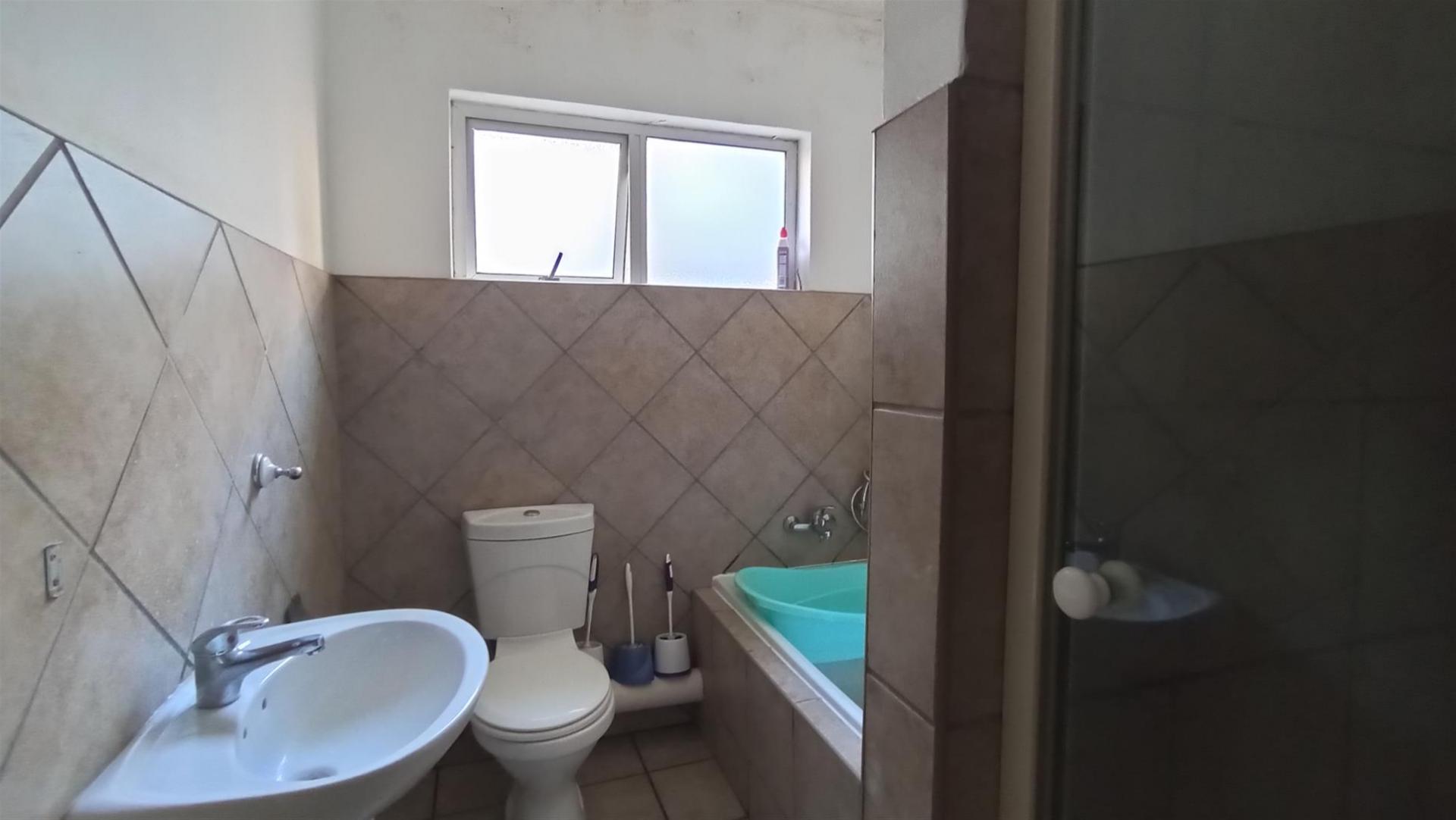 Bathroom 1 - 6 square meters of property in Vanderbijlpark