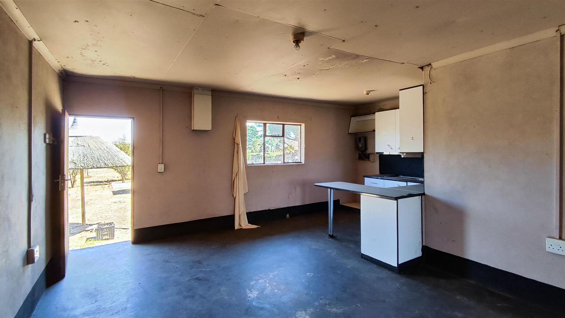 Lounges - 62 square meters of property in Homestead Apple Orchards AH