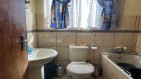 Bathroom 2 of property in Upington