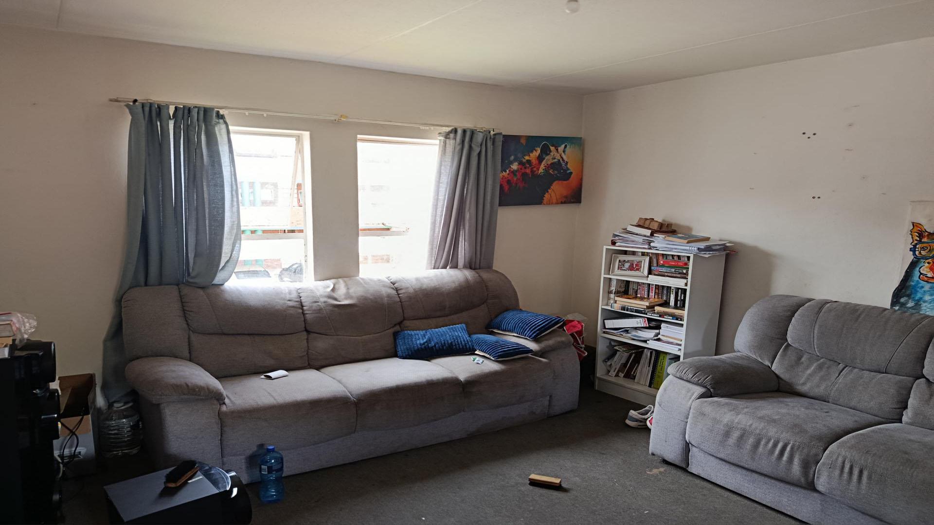 Lounges of property in Willows