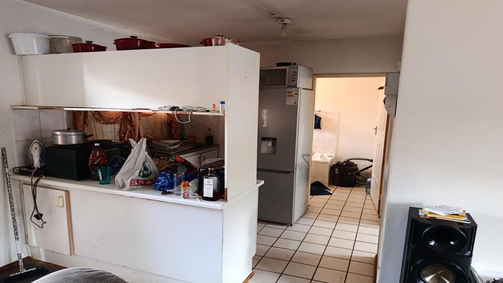 Kitchen of property in Willows