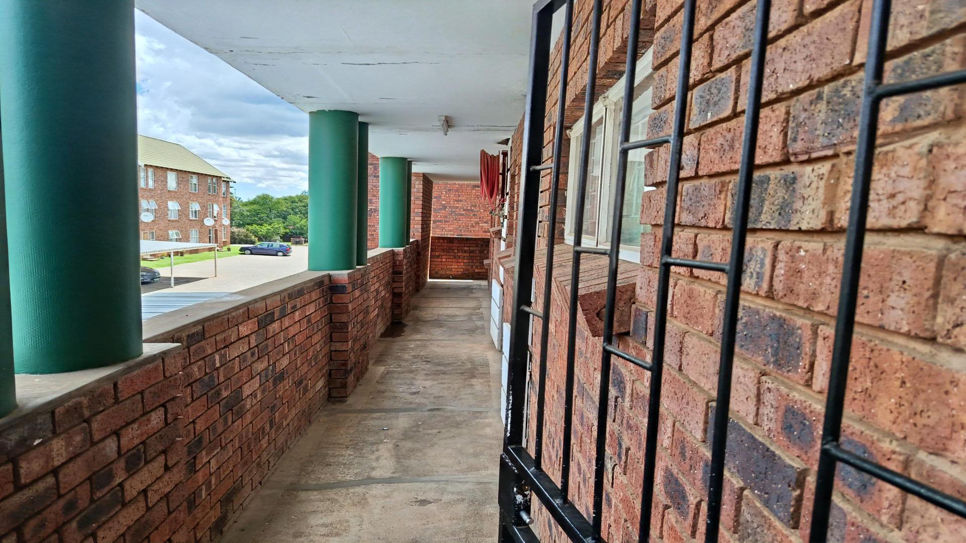 Front View of property in Willows