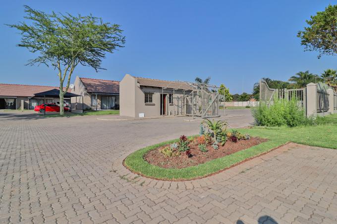 2 Bedroom Sectional Title for Sale For Sale in Heatherview - MR643097