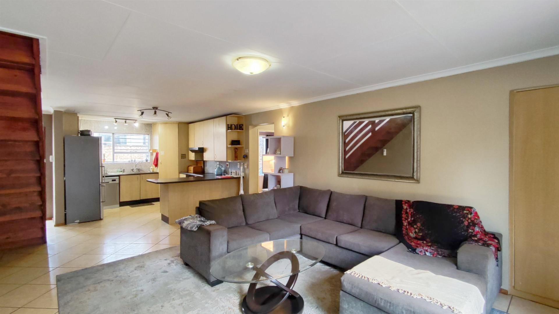 Lounges - 26 square meters of property in Eden Glen