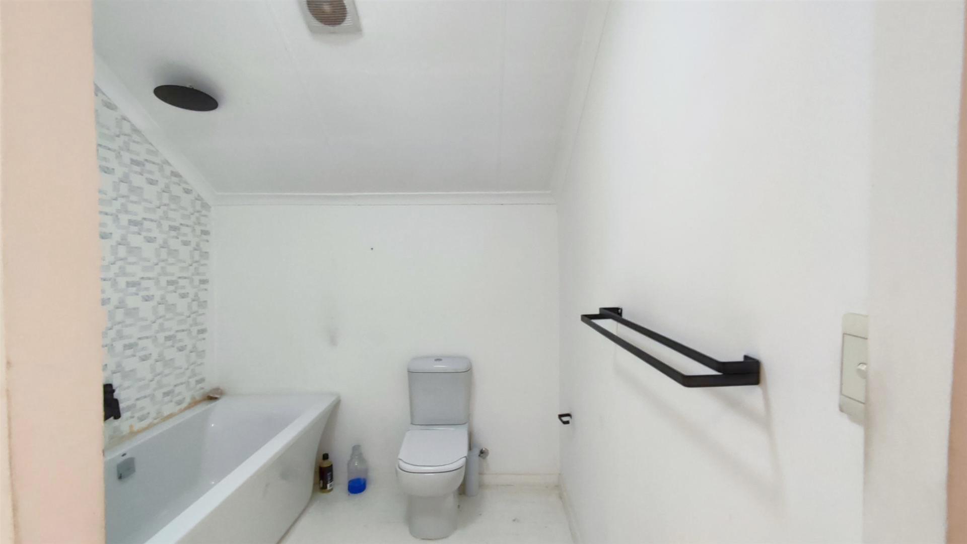 Bathroom 2 of property in Eden Glen