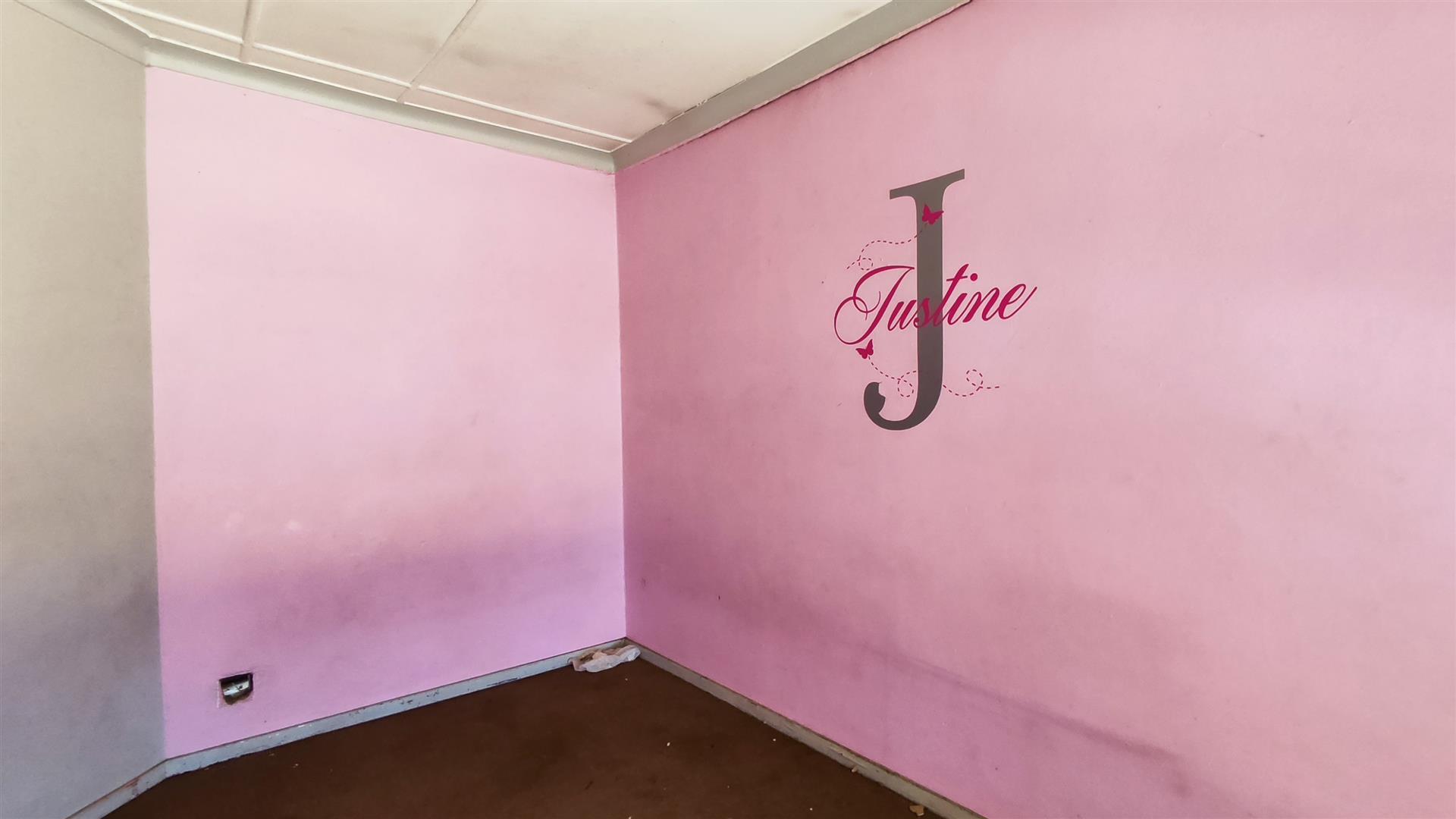 Bed Room 1 - 14 square meters of property in Anzac