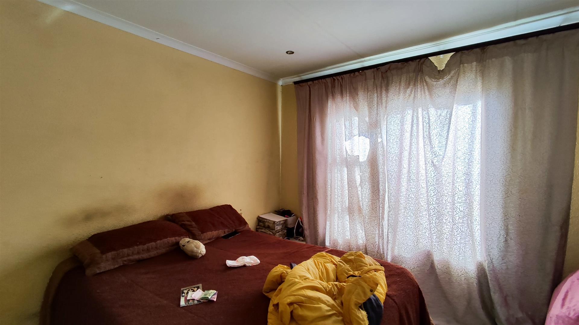 Main Bedroom - 14 square meters of property in Sharon Park