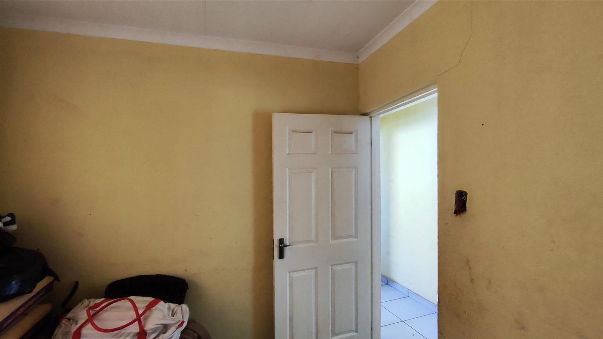 Bed Room 1 - 7 square meters of property in Sharon Park