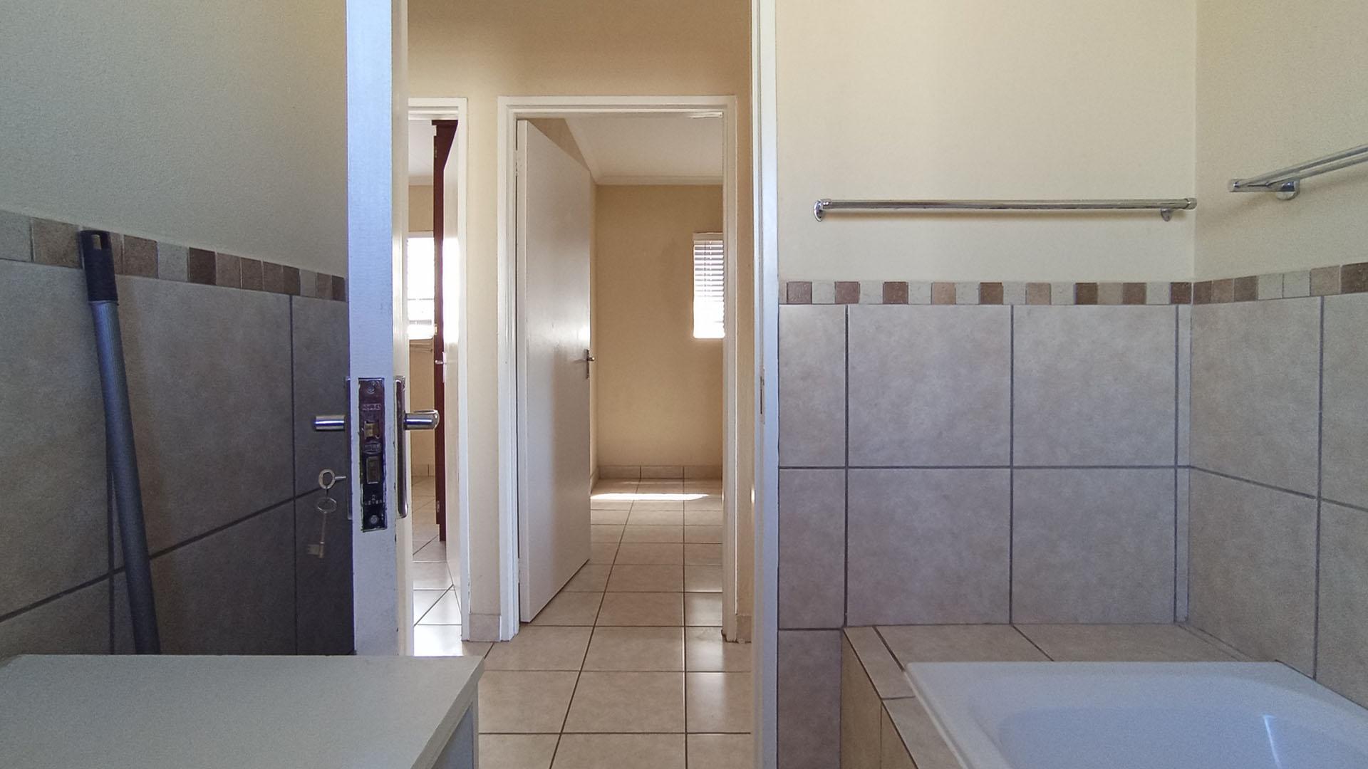 Bathroom 1 - 7 square meters of property in Kosmosdal