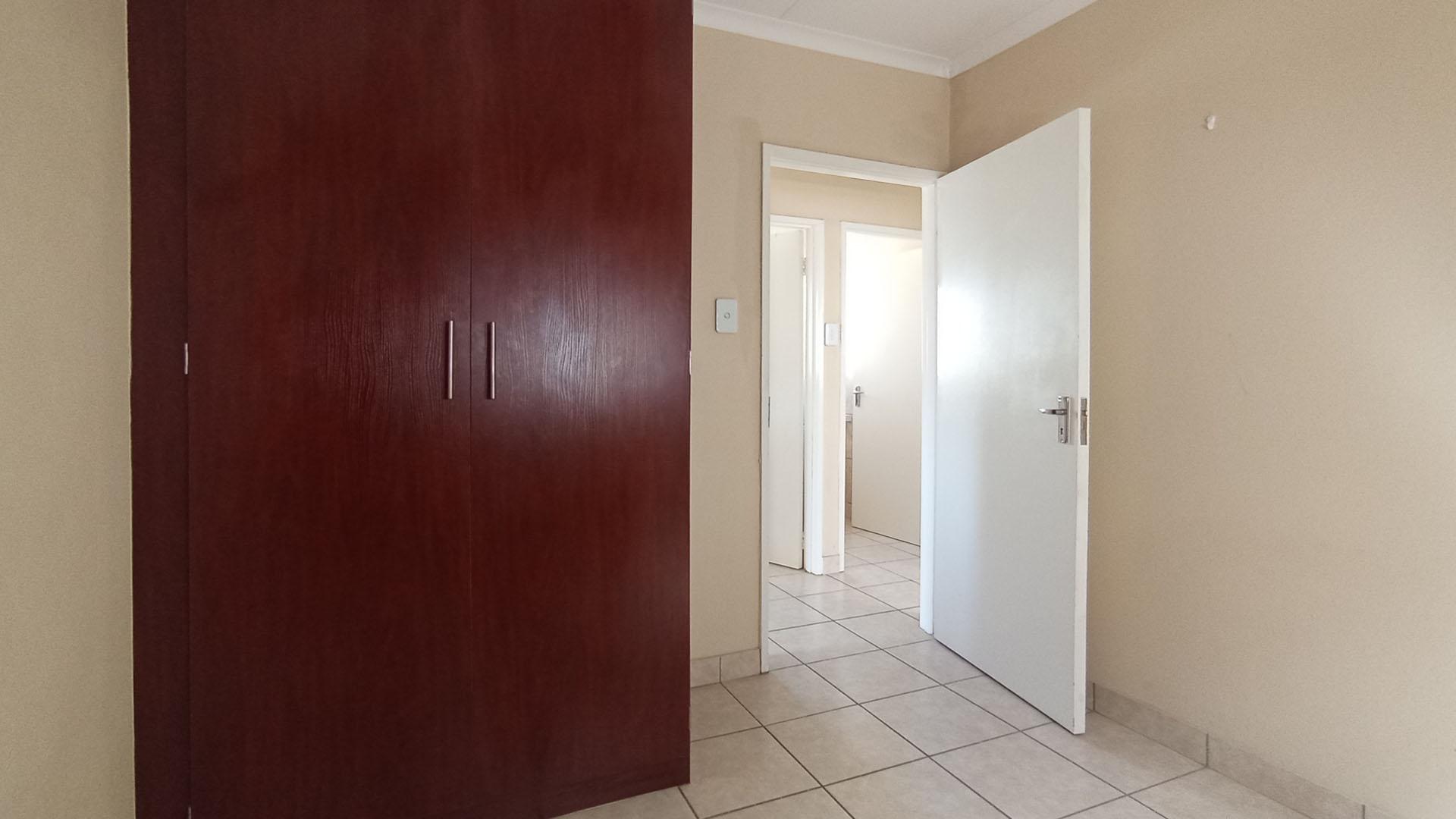 Bed Room 1 - 8 square meters of property in Kosmosdal