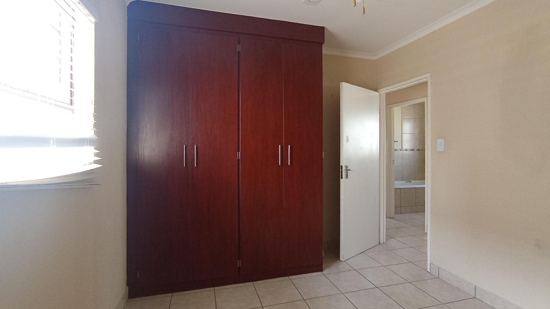 Bed Room 2 - 12 square meters of property in Kosmosdal