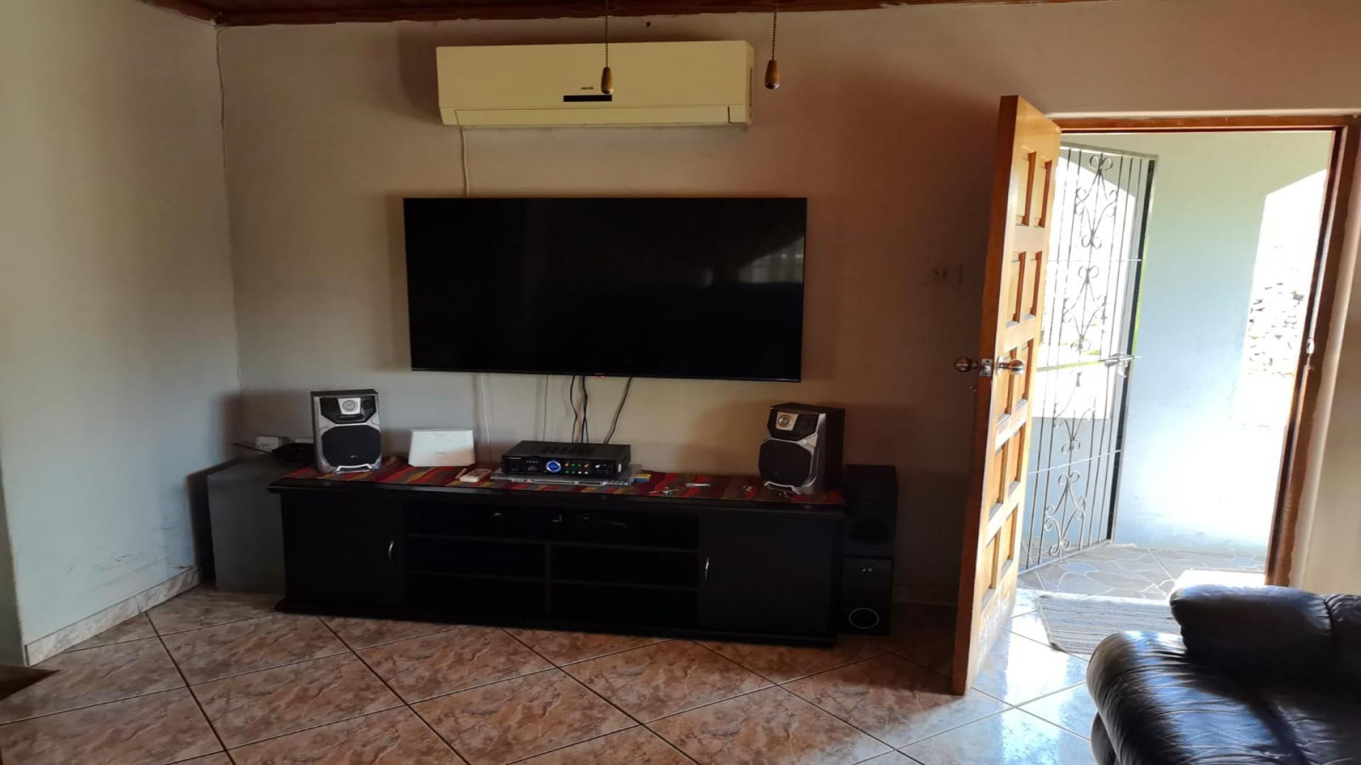 Lounges of property in Northdale (PMB)