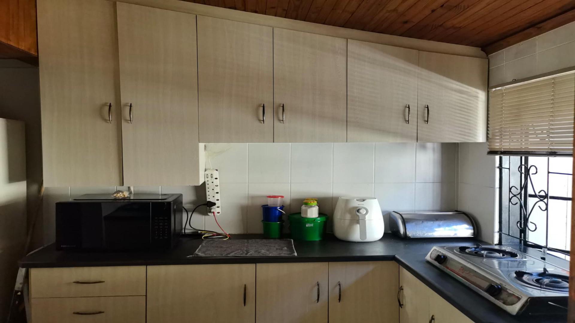 Kitchen of property in Northdale (PMB)