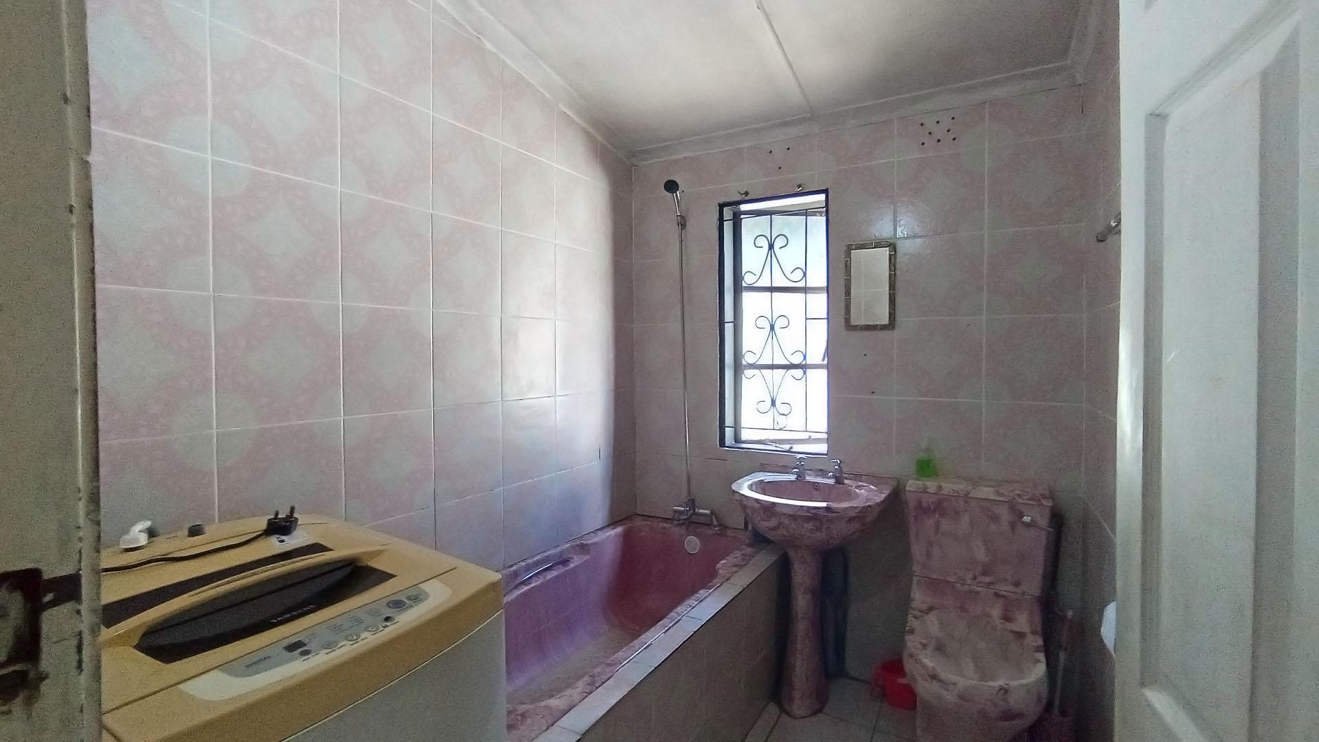 Bathroom 1 - 6 square meters of property in Northdale (PMB)