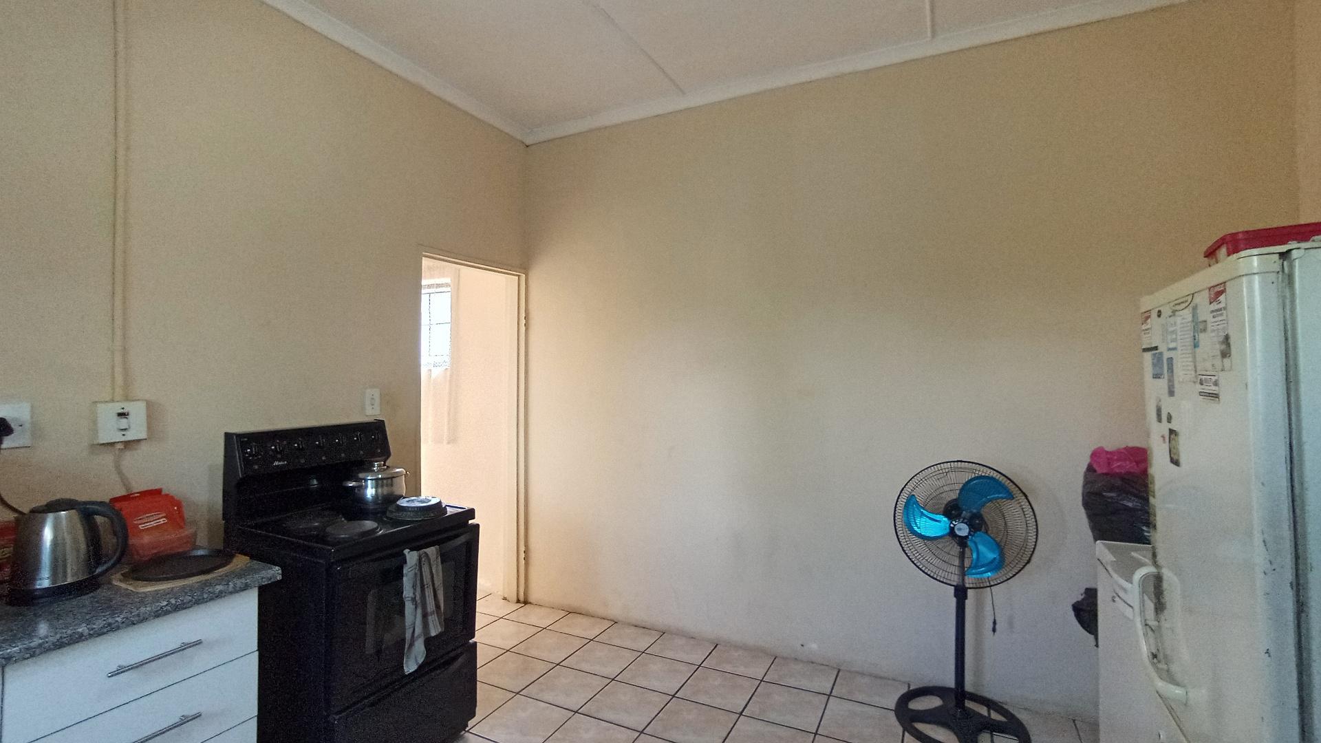 Kitchen - 30 square meters of property in Northdale (PMB)