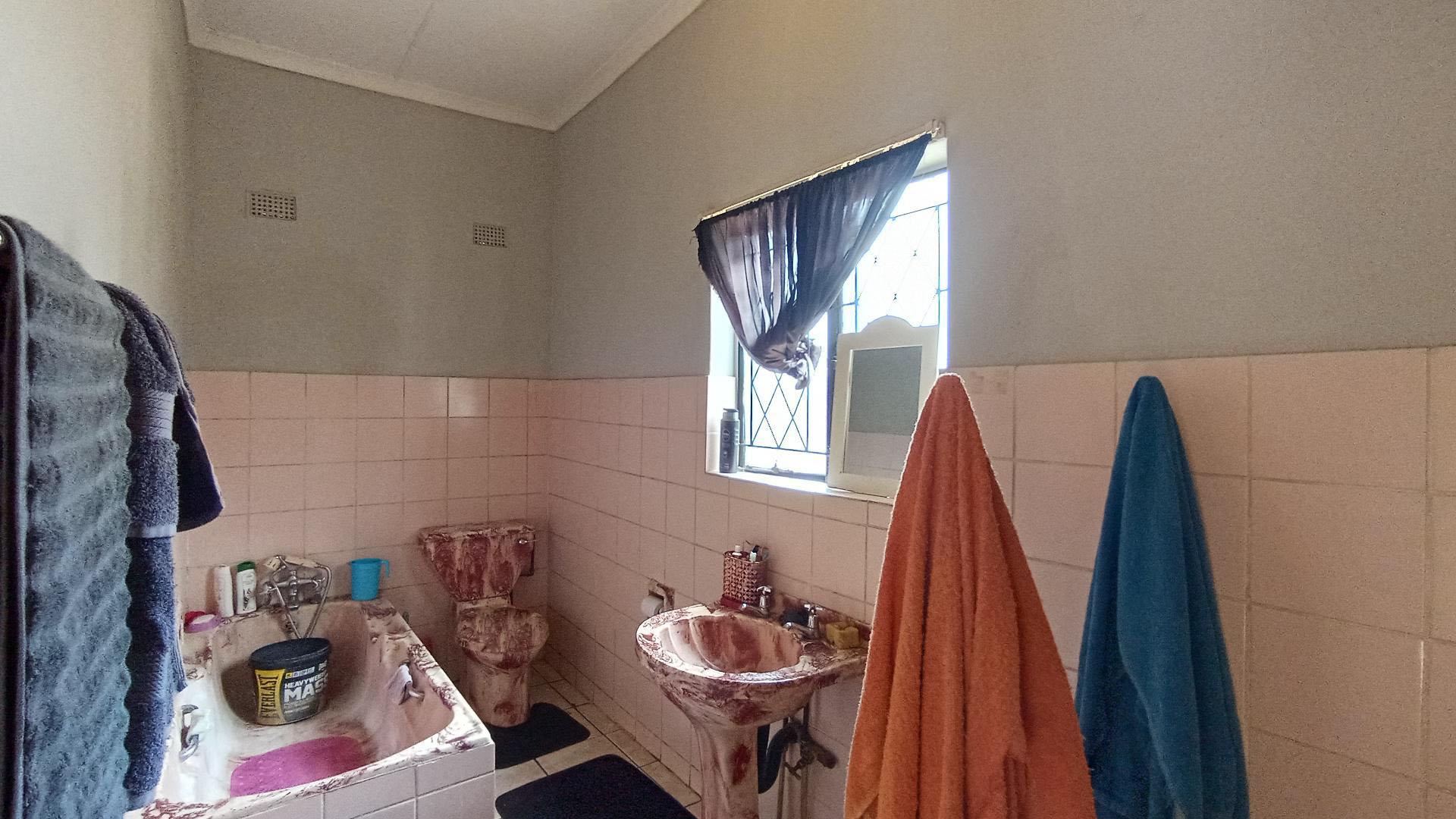 Bathroom 2 - 8 square meters of property in Northdale (PMB)