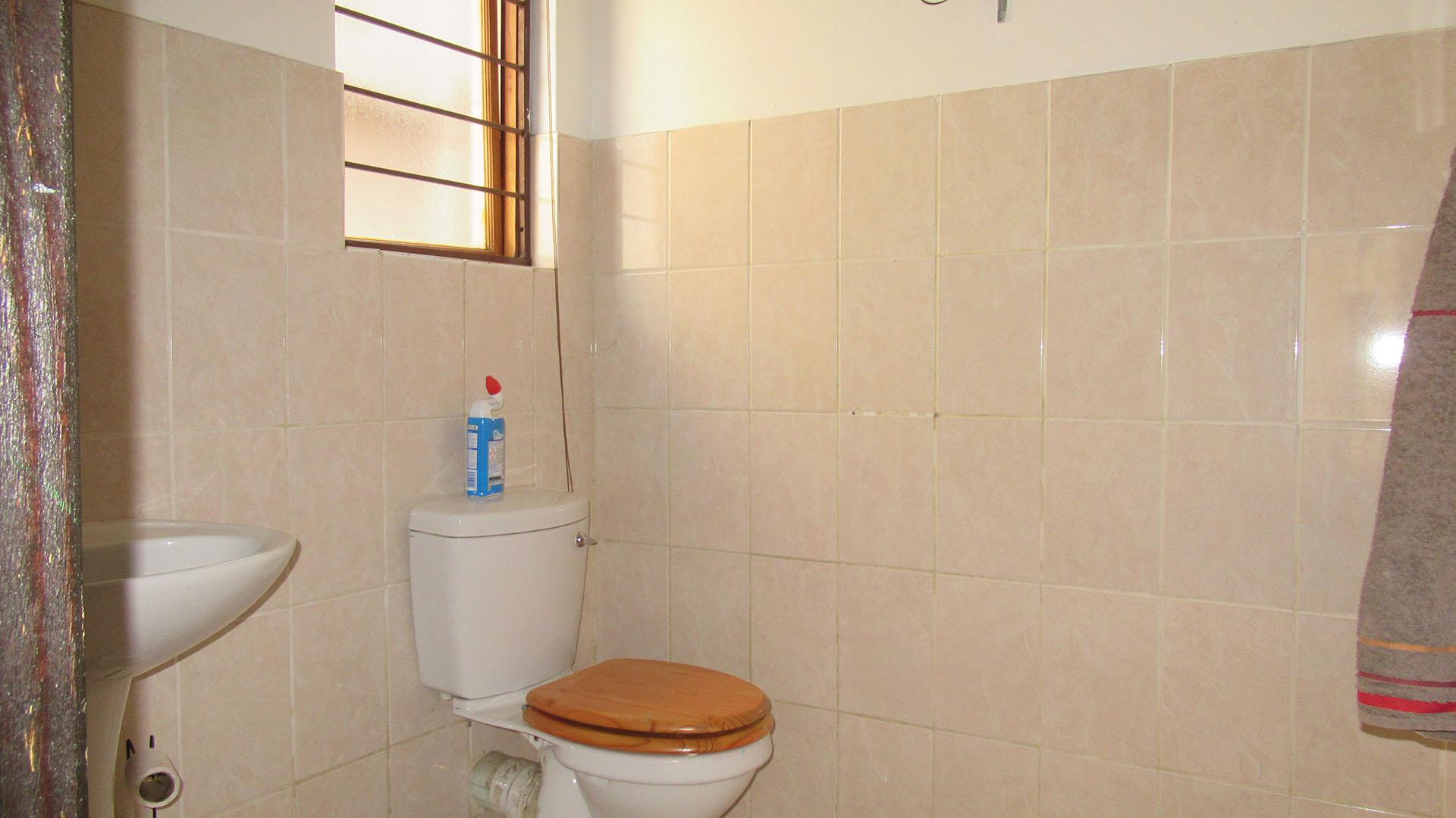 Main Bathroom - 5 square meters of property in Northwold