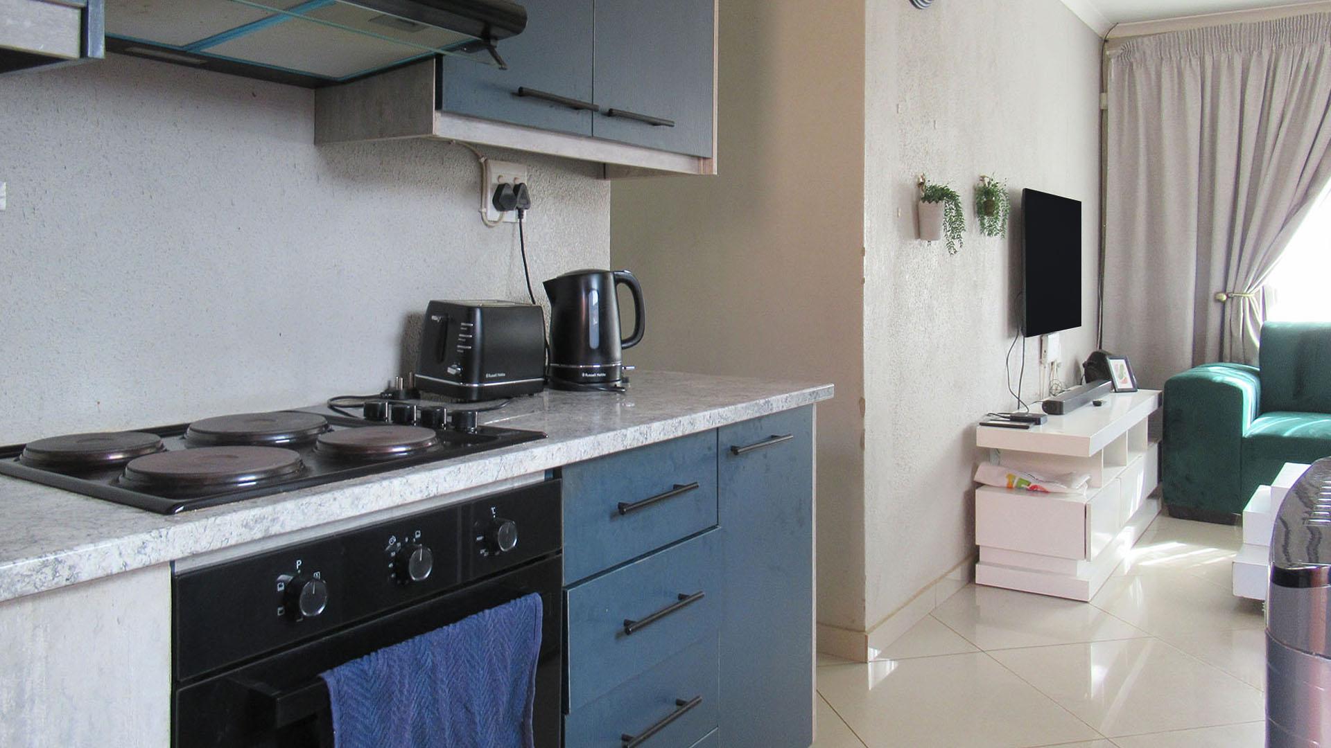 Kitchen - 7 square meters of property in Westonaria