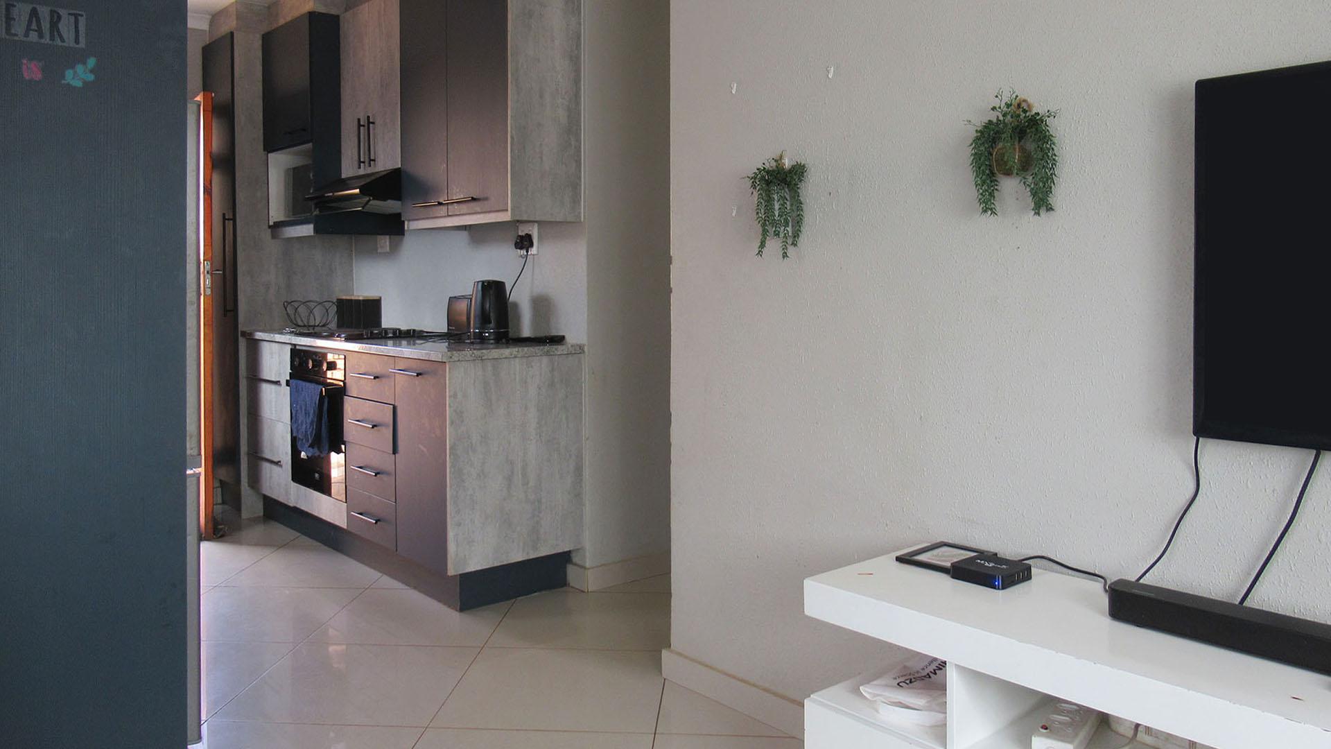 Lounges - 10 square meters of property in Westonaria