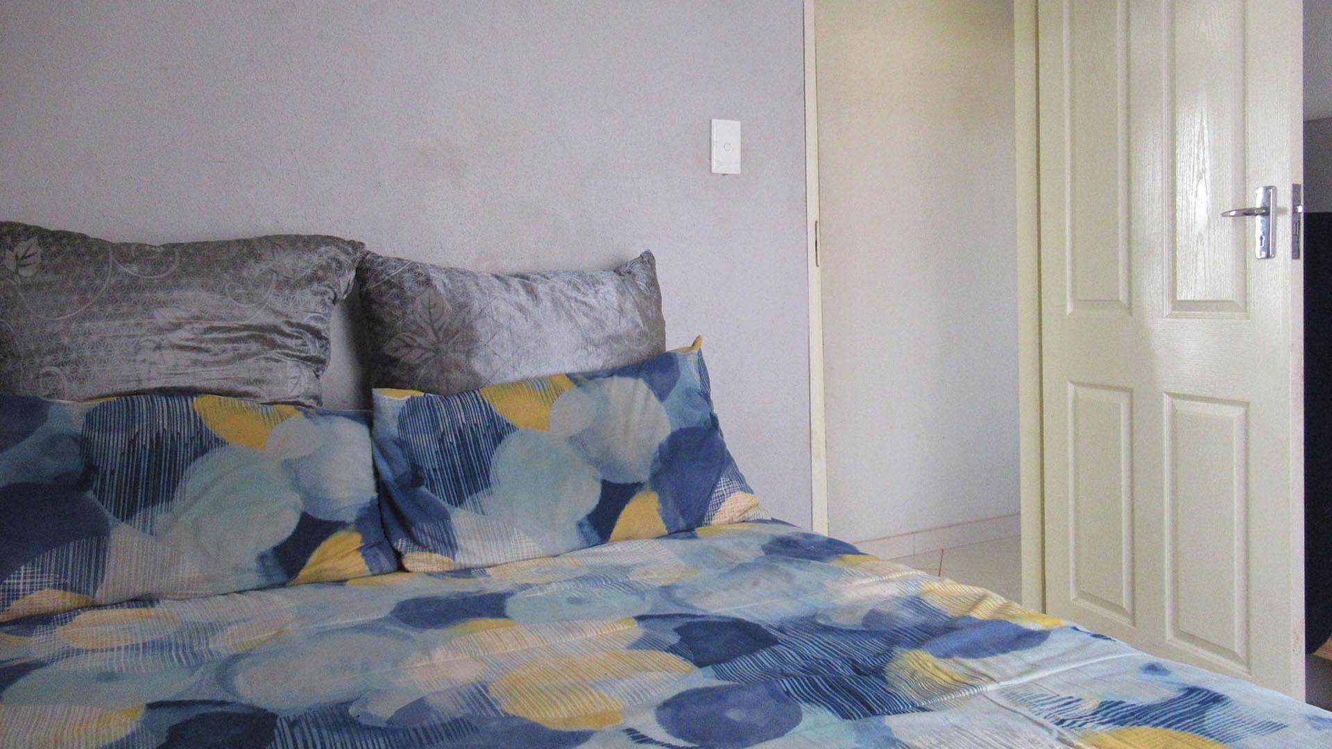 Bed Room 1 - 7 square meters of property in Westonaria