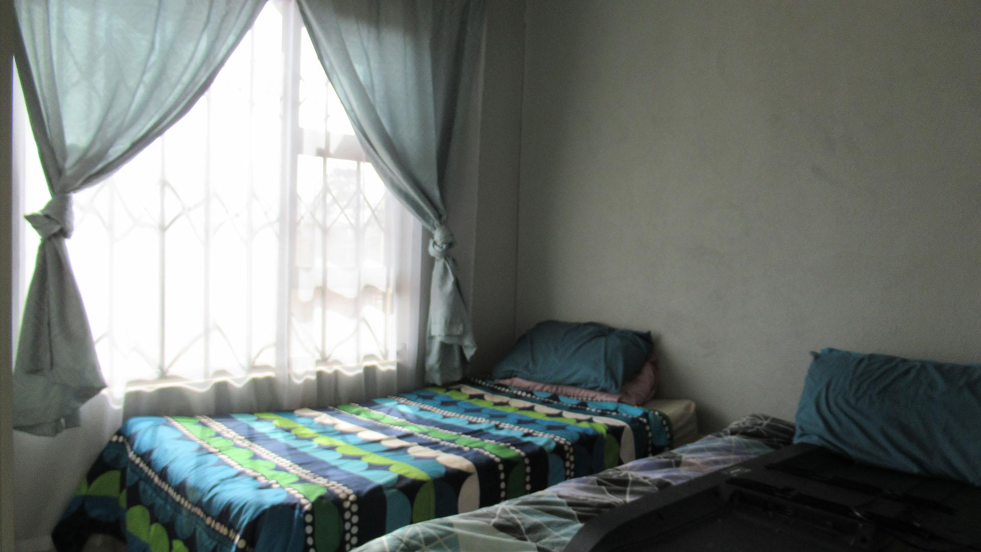 Bed Room 2 - 9 square meters of property in Westonaria