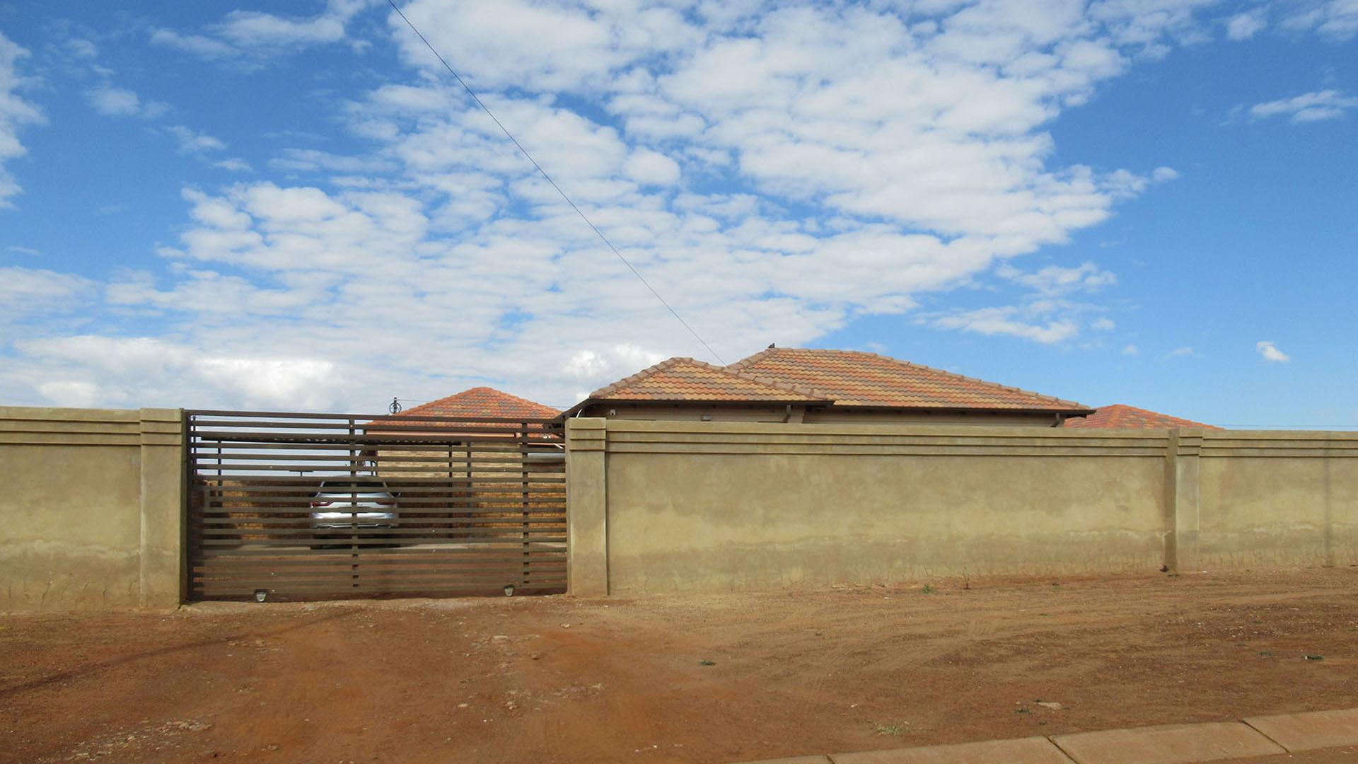 Front View of property in Westonaria