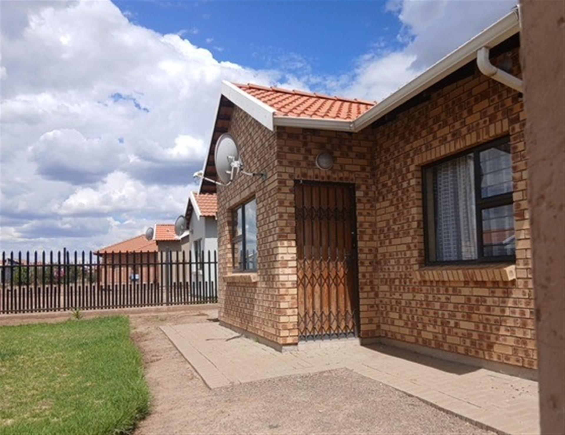 Front View of property in Mangaung