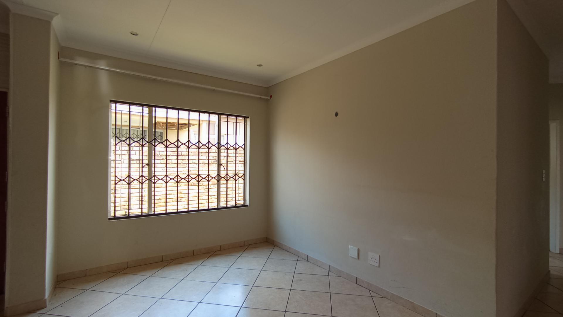 Dining Room - 11 square meters of property in Zandspruit