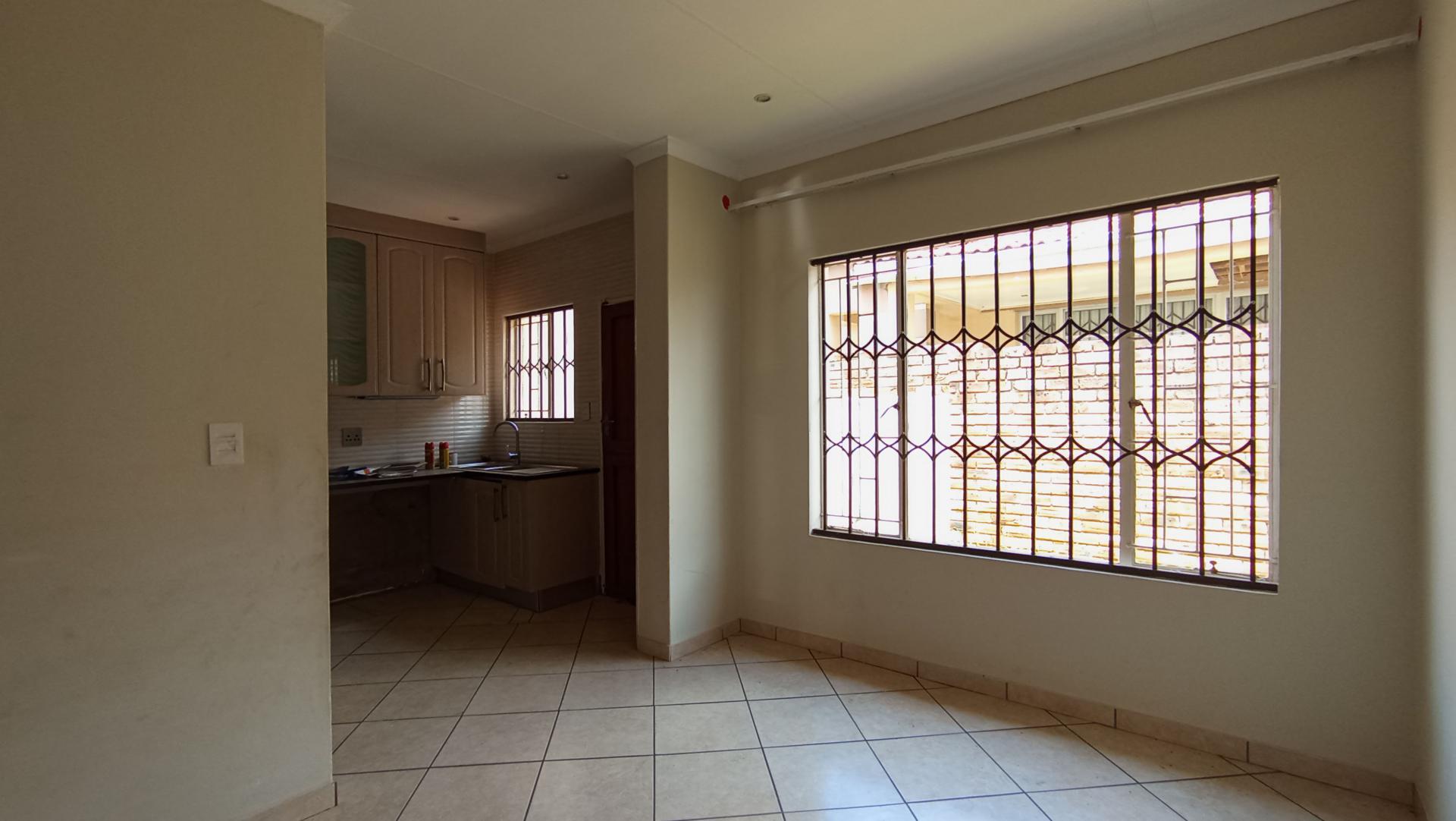 Dining Room - 11 square meters of property in Zandspruit