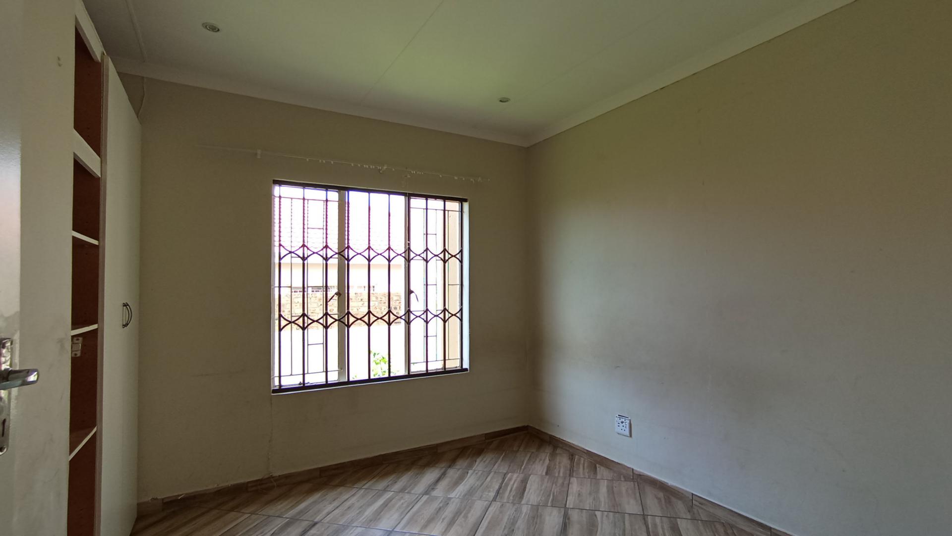 Bed Room 1 - 10 square meters of property in Zandspruit