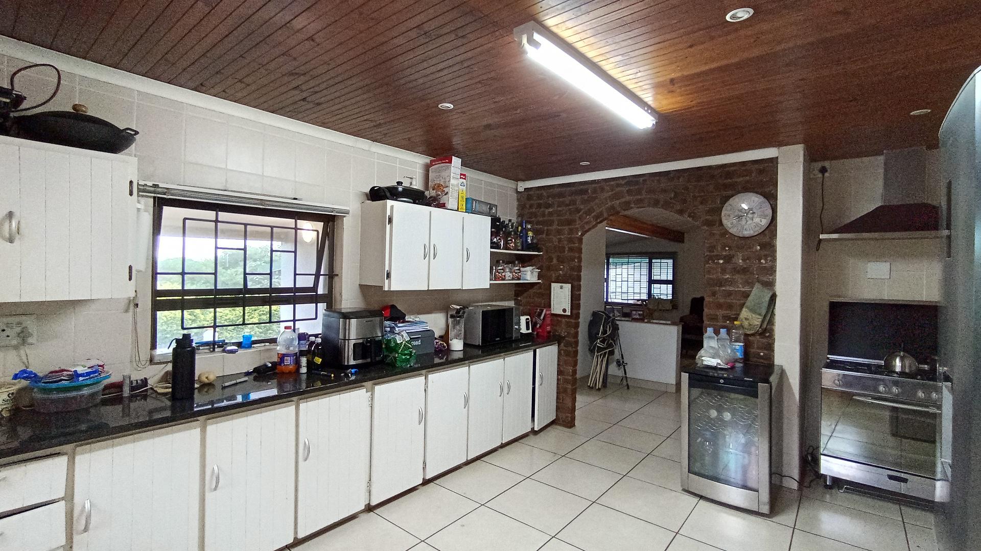 Kitchen - 20 square meters of property in Waterfall